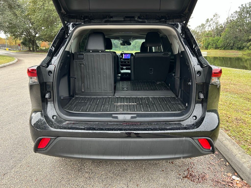 Thumbnail: 2024 Toyota Highlander - 10