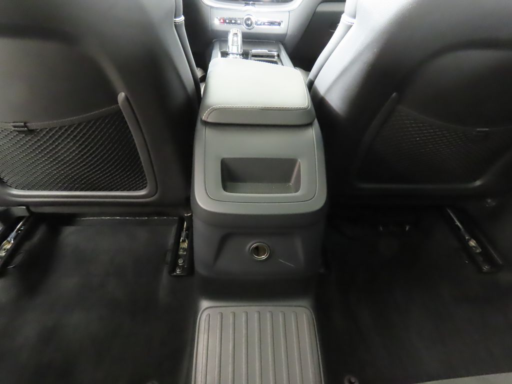 Thumbnail: 2019 Volvo XC60 - 28