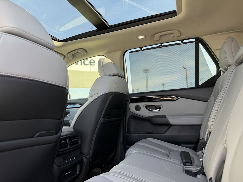 new 2025 Honda Pilot car, priced at $49,296
