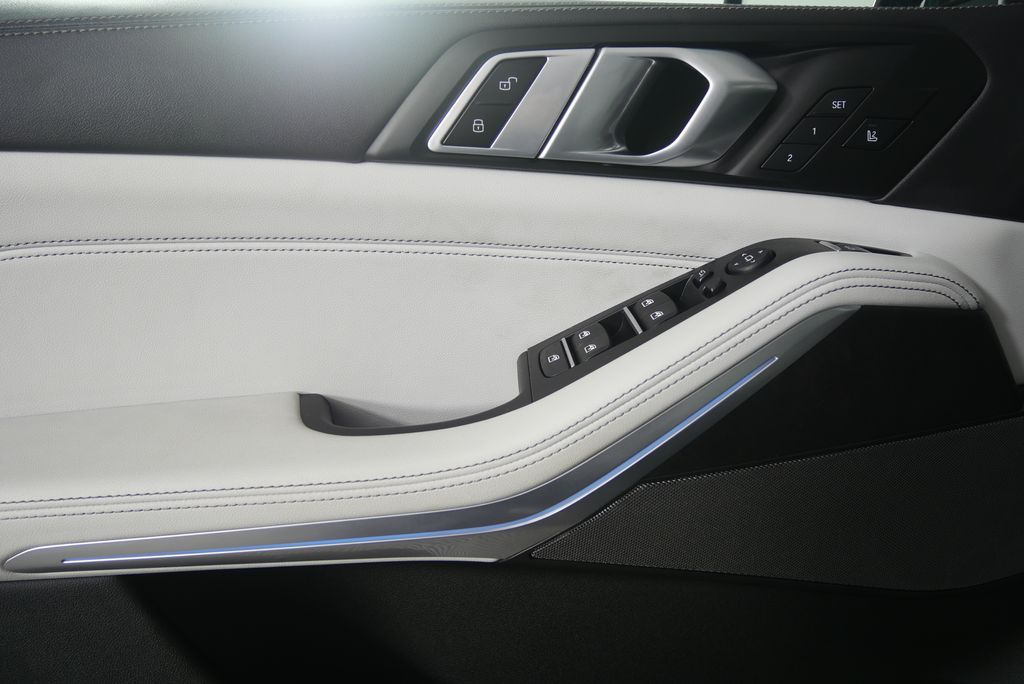 Thumbnail: 2025 BMW X5 - 8