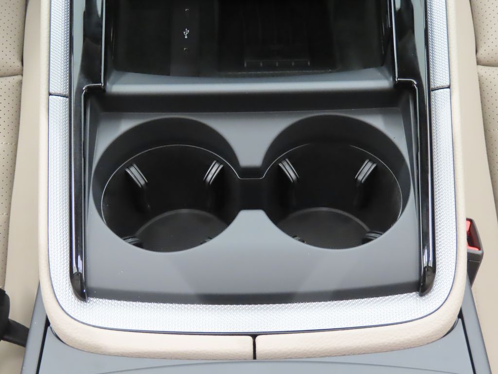 Thumbnail: 2026 Porsche Panamera - 31