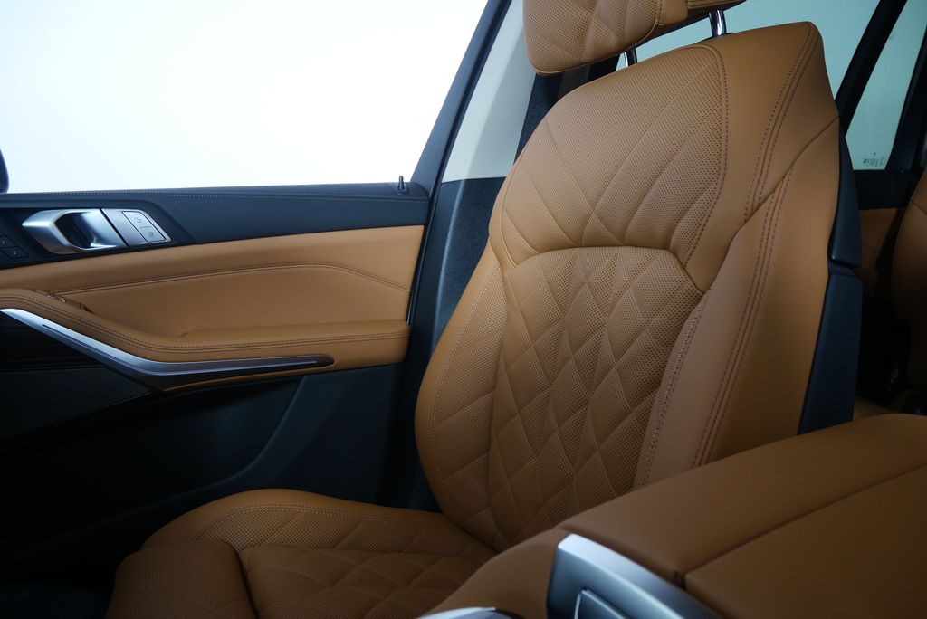 Thumbnail: 2026 BMW X7 - 25