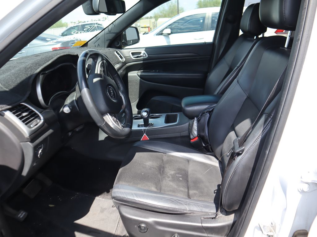 Thumbnail: 2015 Jeep Grand Cherokee - 9