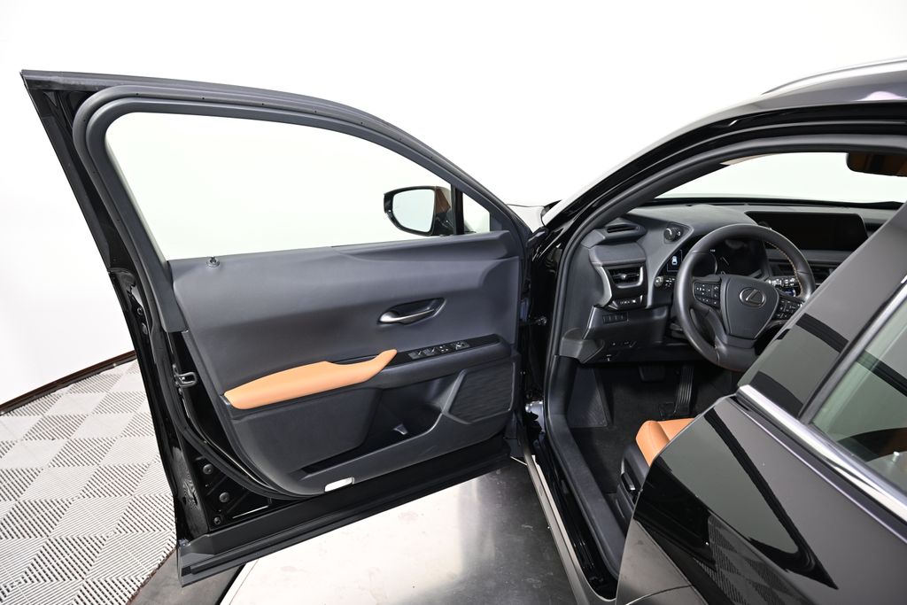 Thumbnail: 2021 Lexus UX - 23