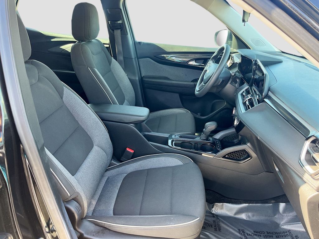 Used 2025 Black Chevrolet LT image 25