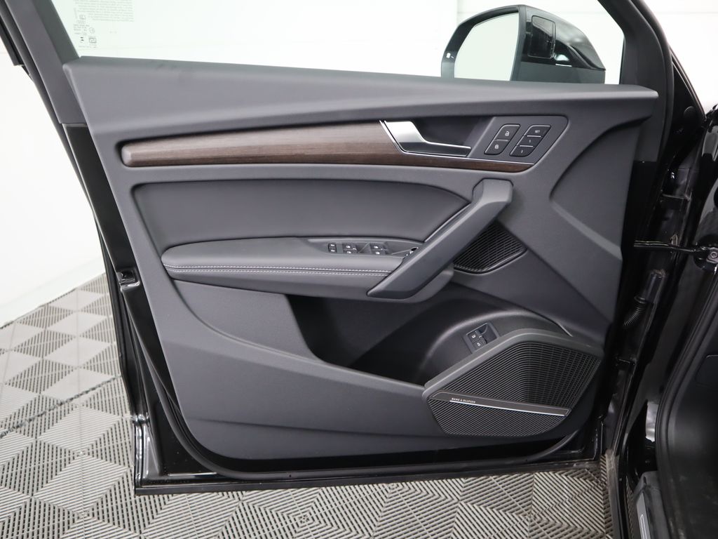 2025 Audi Q5  26
