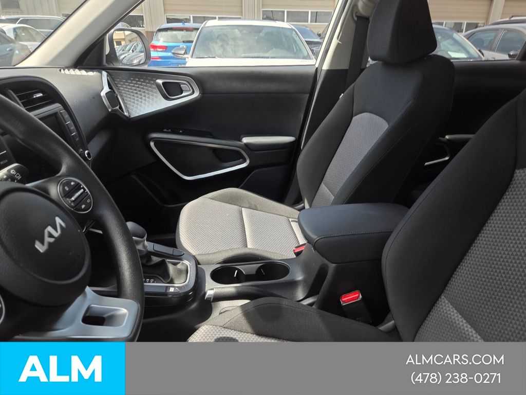 Used 2025 White Kia LX image 3