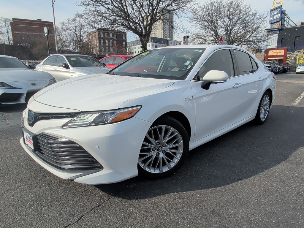 2019 Toyota Camry Hybrid XLE FWD