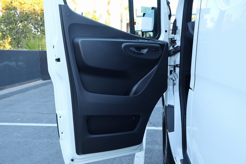 Thumbnail: 2026 Mercedes-Benz Sprinter - 7