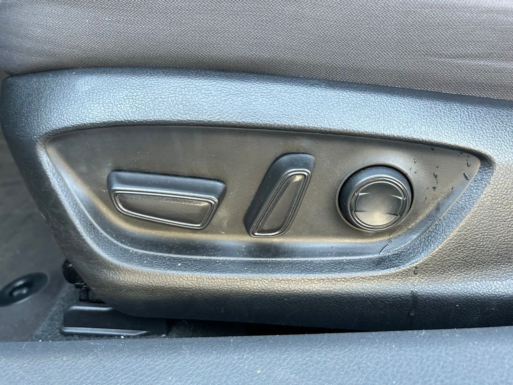 Thumbnail: 2023 Toyota Camry - 17