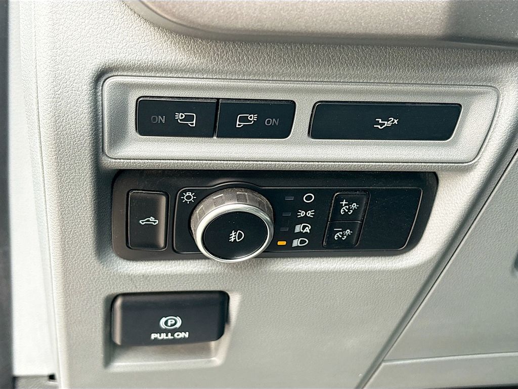 Used 2024 Gray Ford XLT image 10