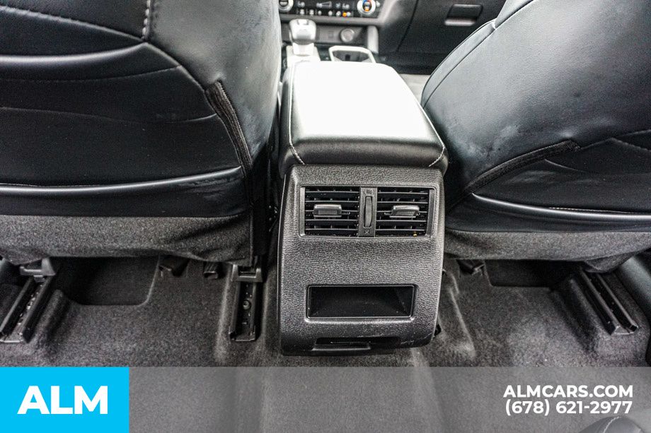 Used 2025 Silver Mitsubishi SE image 33