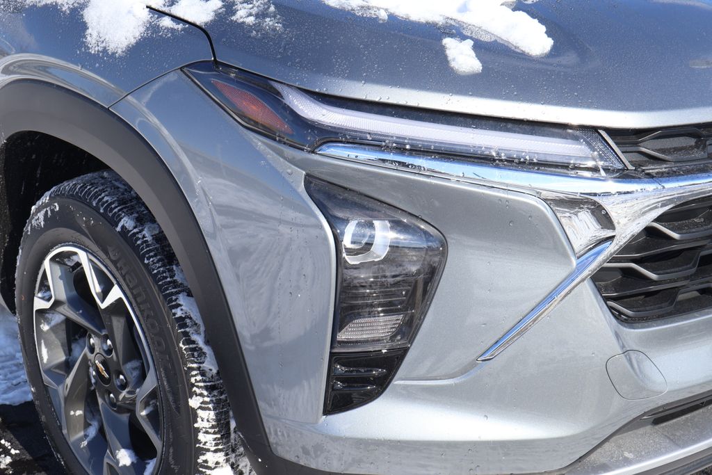 Thumbnail: 2026 Chevrolet Trax - 3