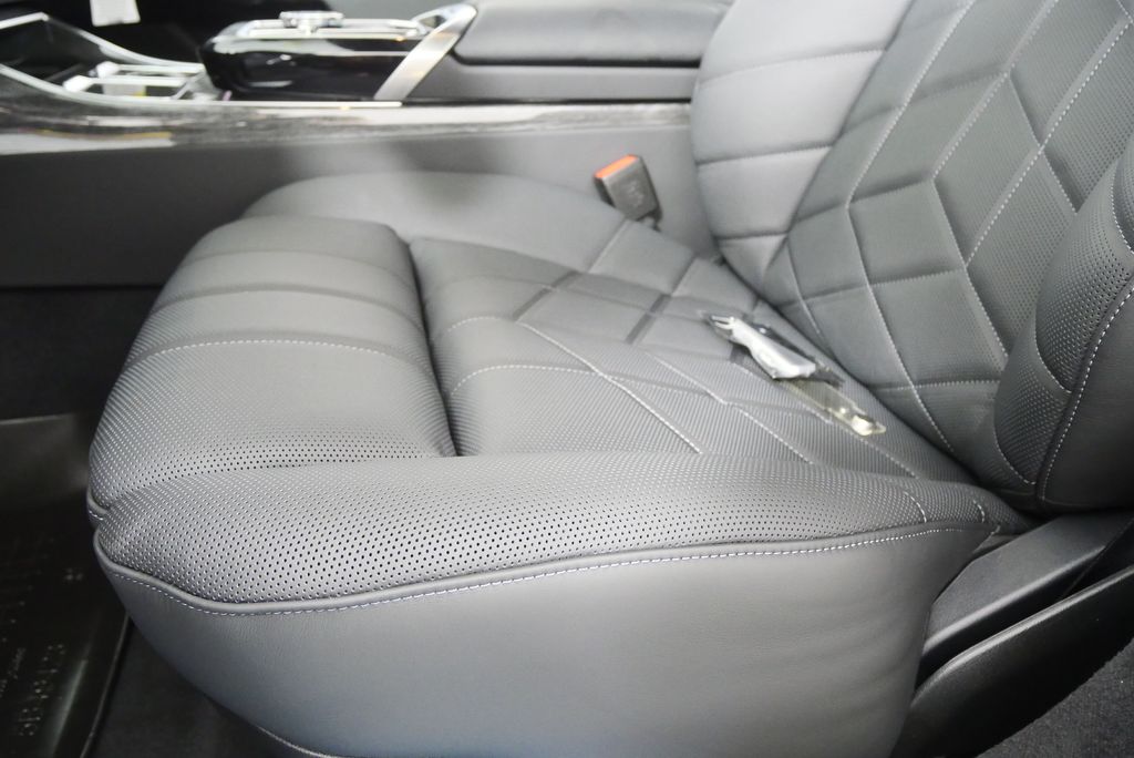 Thumbnail: 2026 BMW 7 Series - 10