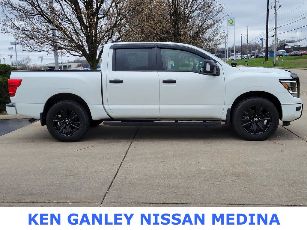 2023 Nissan Titan SV photo