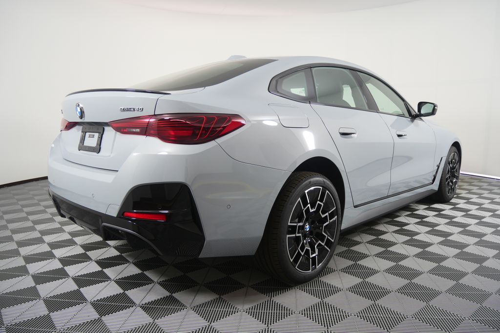 Thumbnail: 2026 BMW i4 - 3