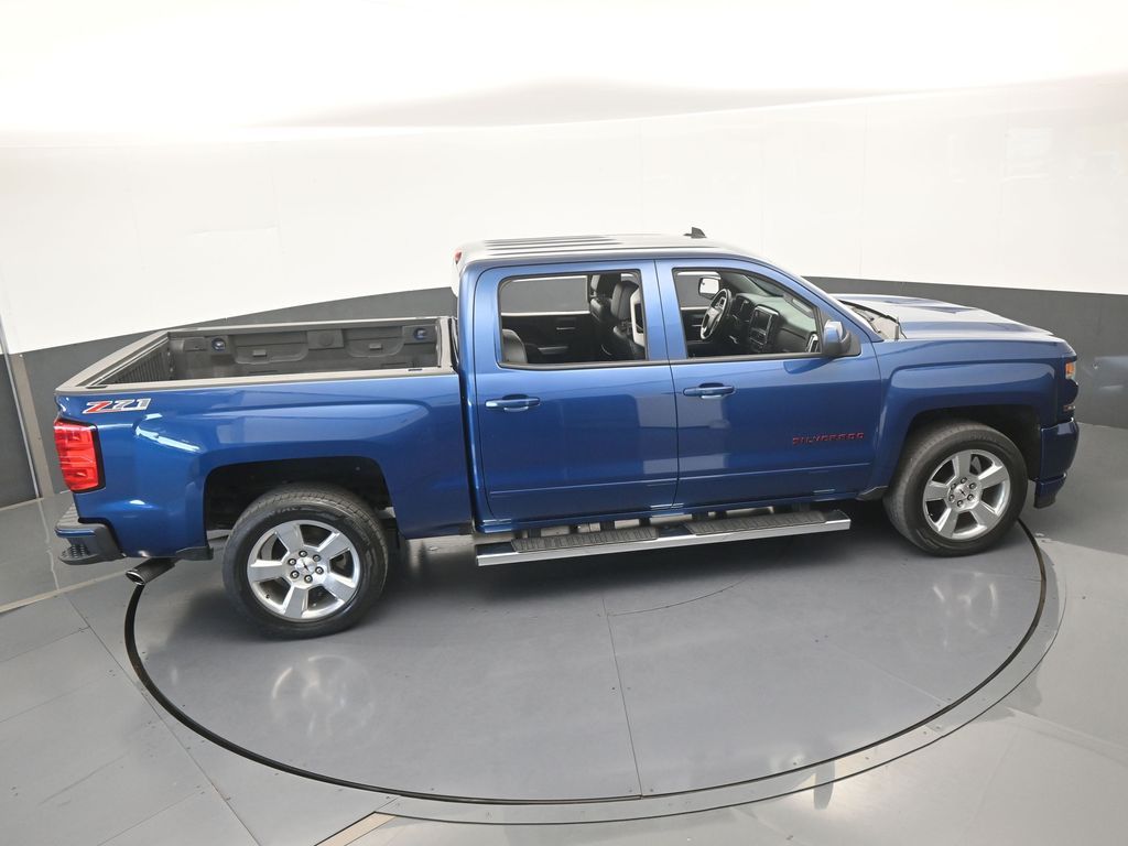 Used 2016 Deep Ocean Blue Metallic Chevrolet LT image 38