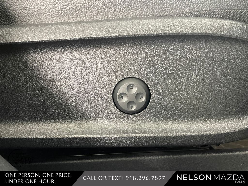 Used 2021 Blue Mercedes-Benz GLB 250 image 45