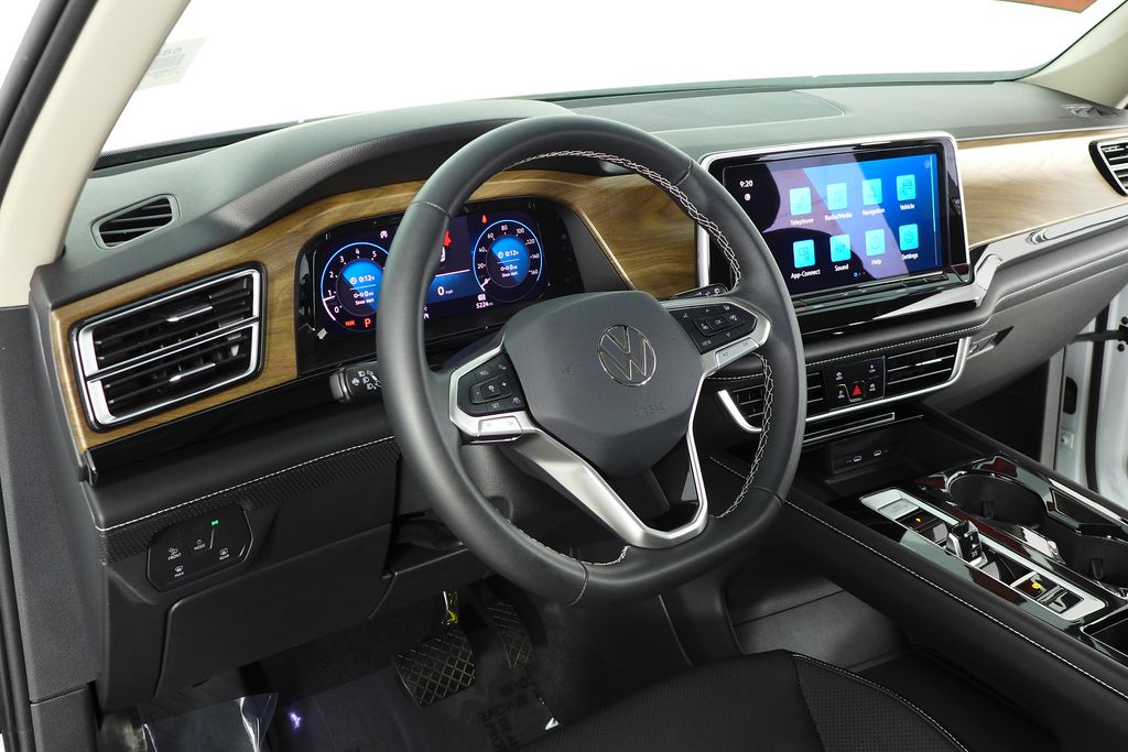 2024 Volkswagen Atlas SE 26