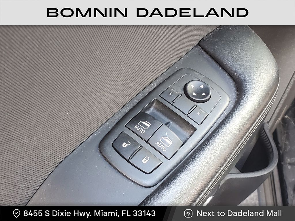 2019 Dodge Challenger SXT photo