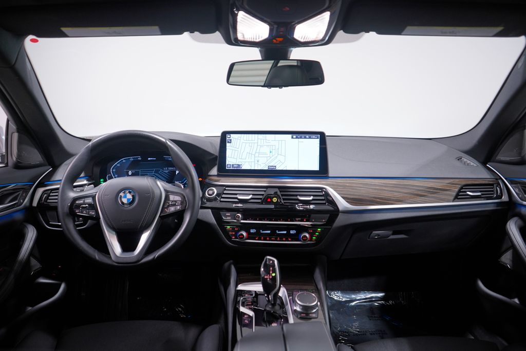 Thumbnail: 2022 BMW 5 Series - 10