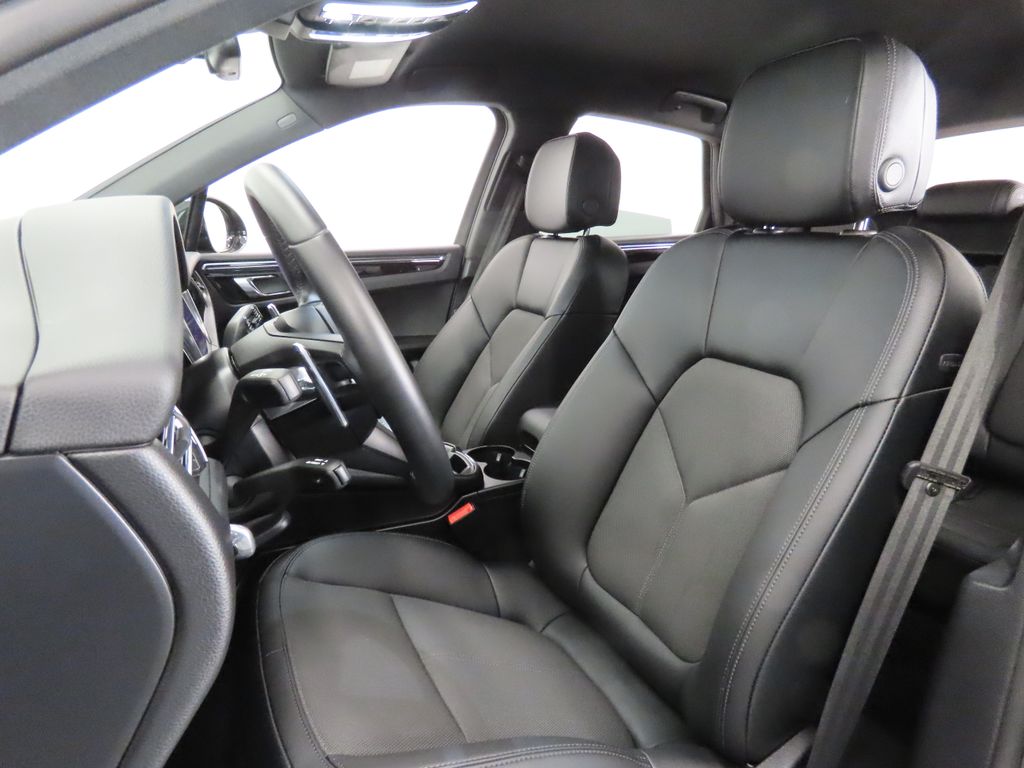 Thumbnail: 2026 Porsche Macan - 5