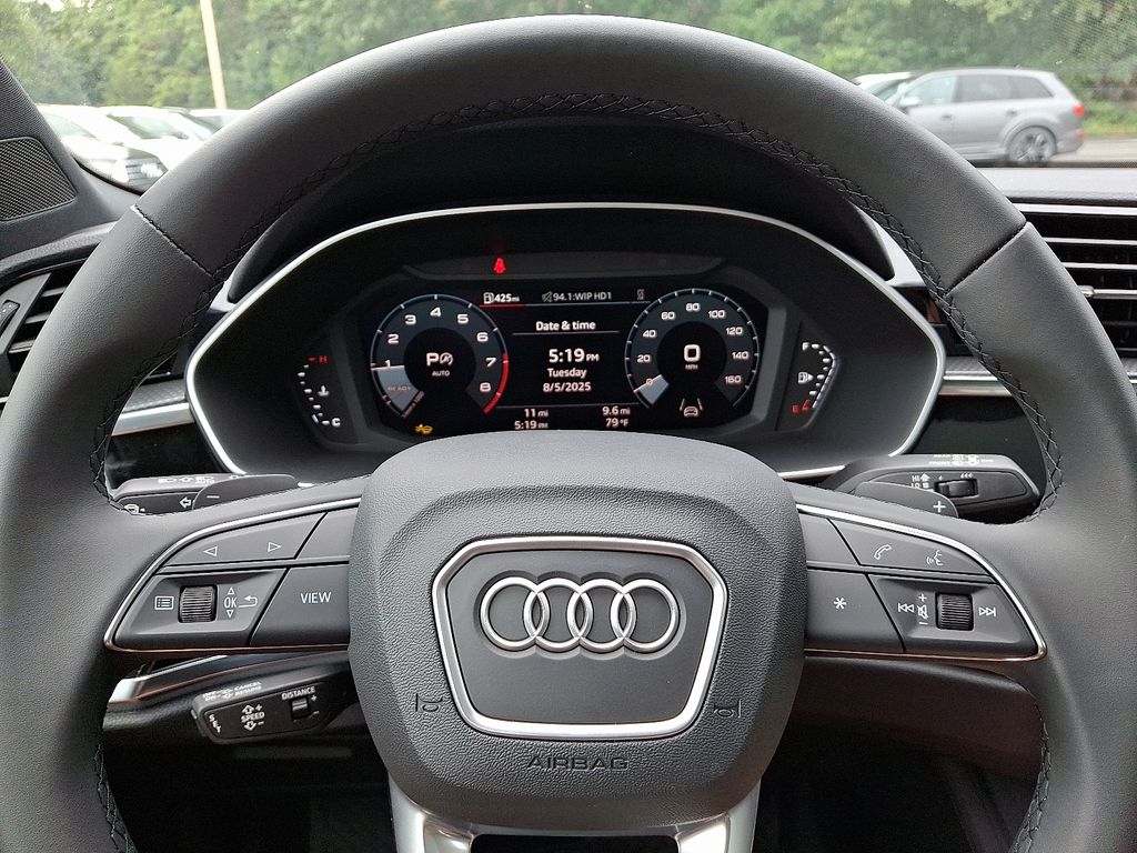 Thumbnail: 2025 Audi Q3 - 9