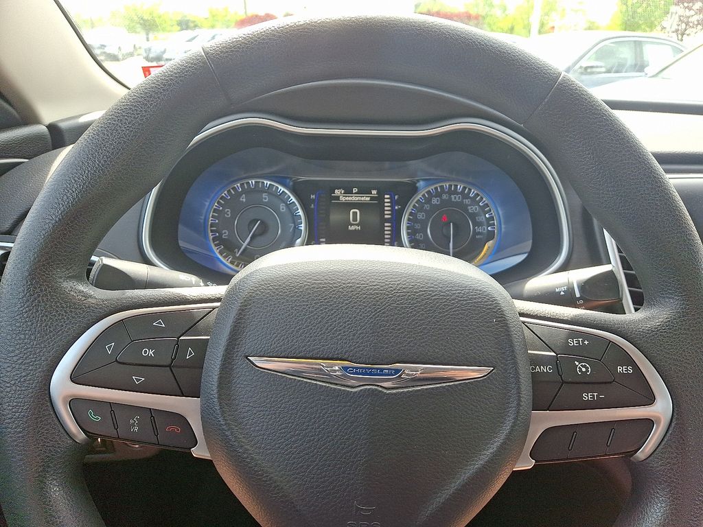 2015 Chrysler 200 Limited 18