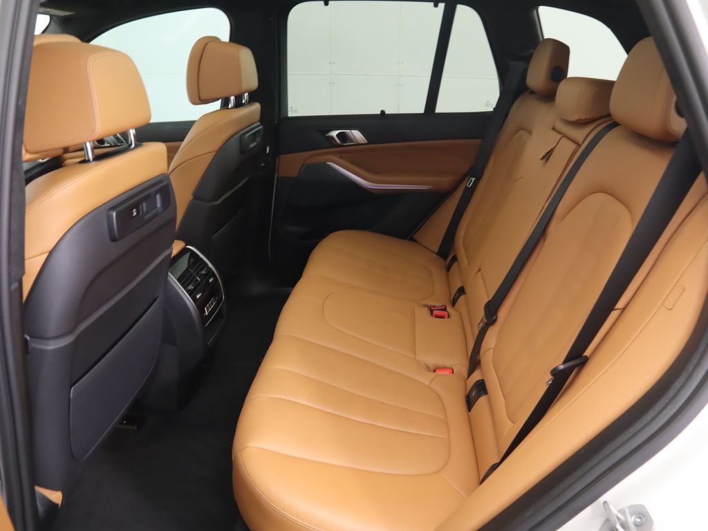 Thumbnail: 2022 BMW X5 - 21