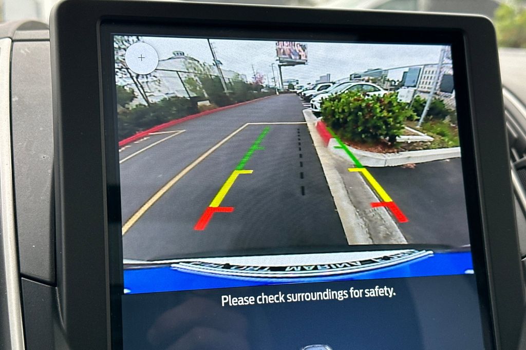 2022 Ford Edge SEL photo