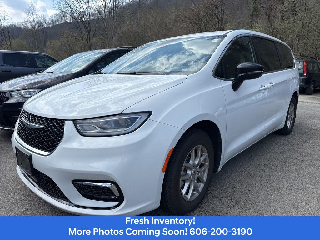 2025 Chrysler Pacifica Select FWD