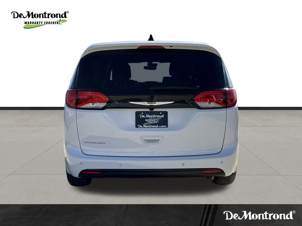 2026 Chrysler Voyager LX - 5