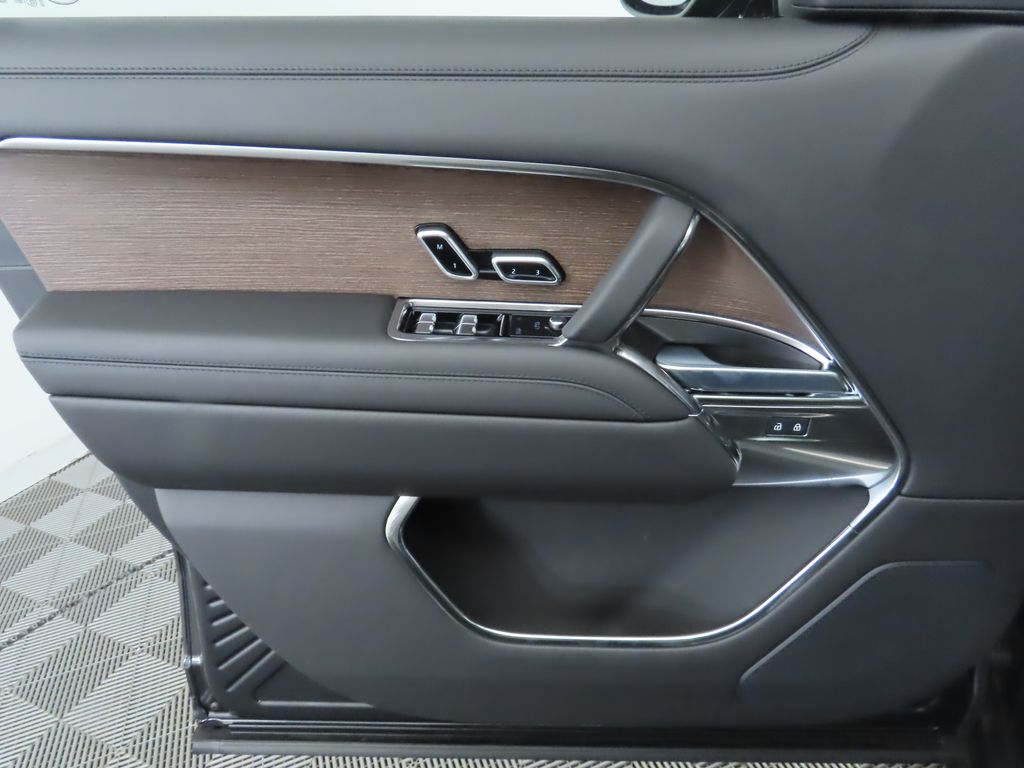 Thumbnail: 2025 Land Rover Range Rover - 25