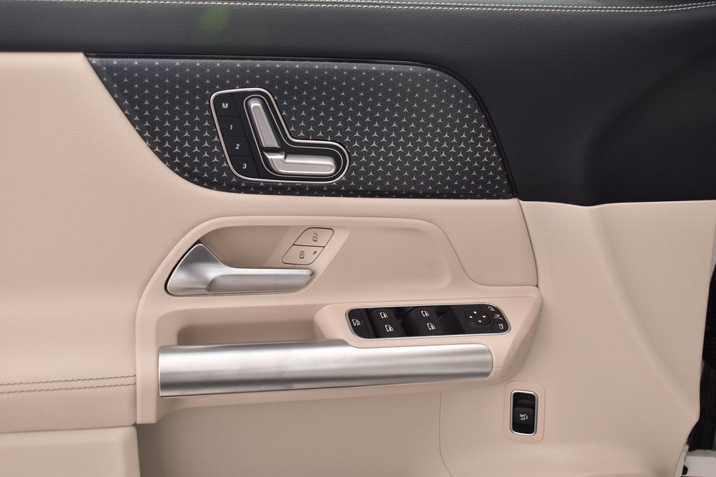 Thumbnail: 2025 Mercedes-Benz GLA - 12