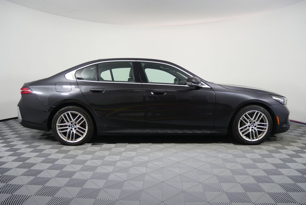 Thumbnail: 2025 BMW 5 Series - 2