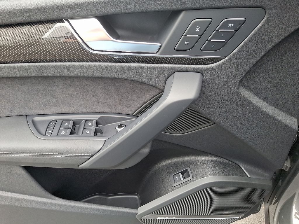 2025 Audi SQ5  9