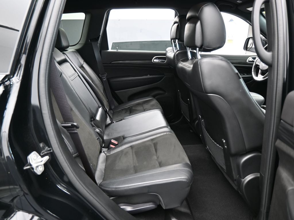 Used 2021 Diamond Black Crystal Pearlcoat Jeep Laredo X image 33