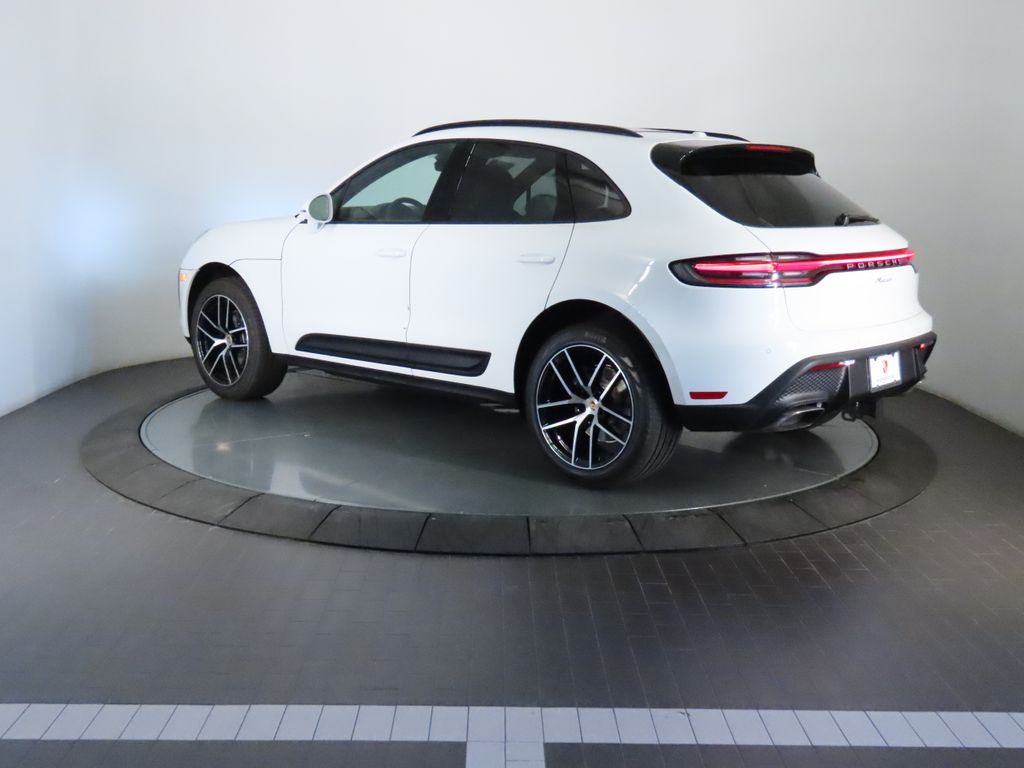 Thumbnail: 2026 Porsche Macan - 3