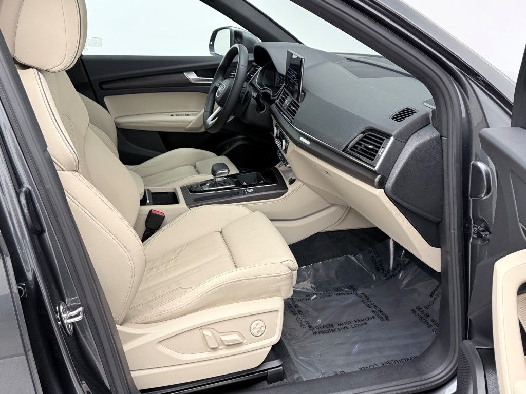 Thumbnail: 2022 Audi Q5 - 17