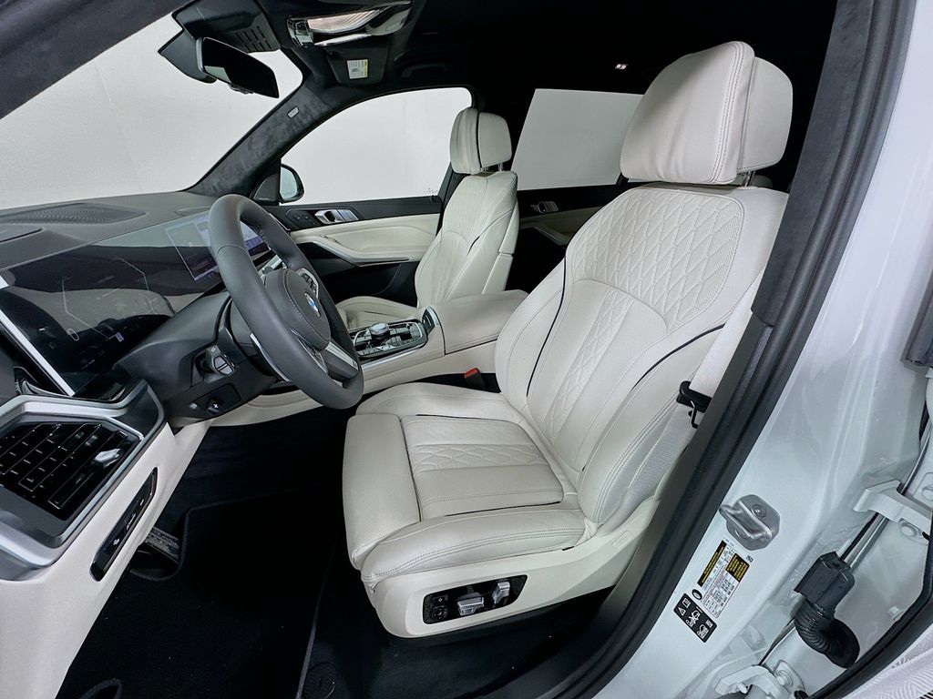 Thumbnail: 2027 BMW X7 - 16