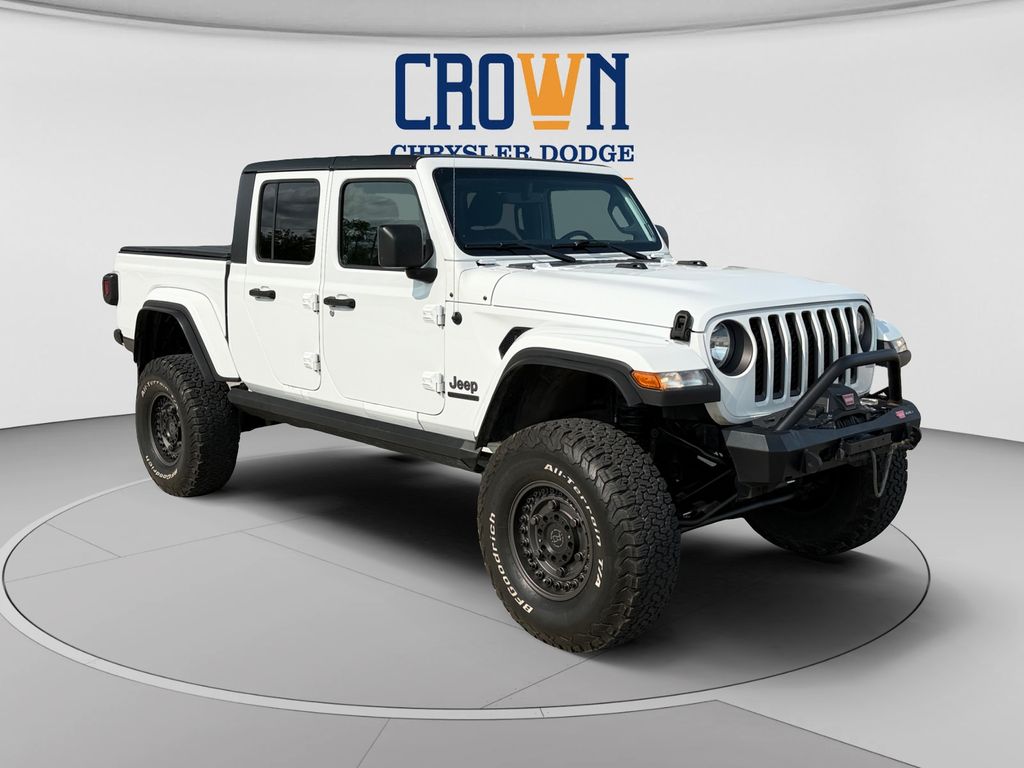 Bright White Clearcoat 2021 Jeep Gladiator Pickup Truck  8-Speed Automatic
