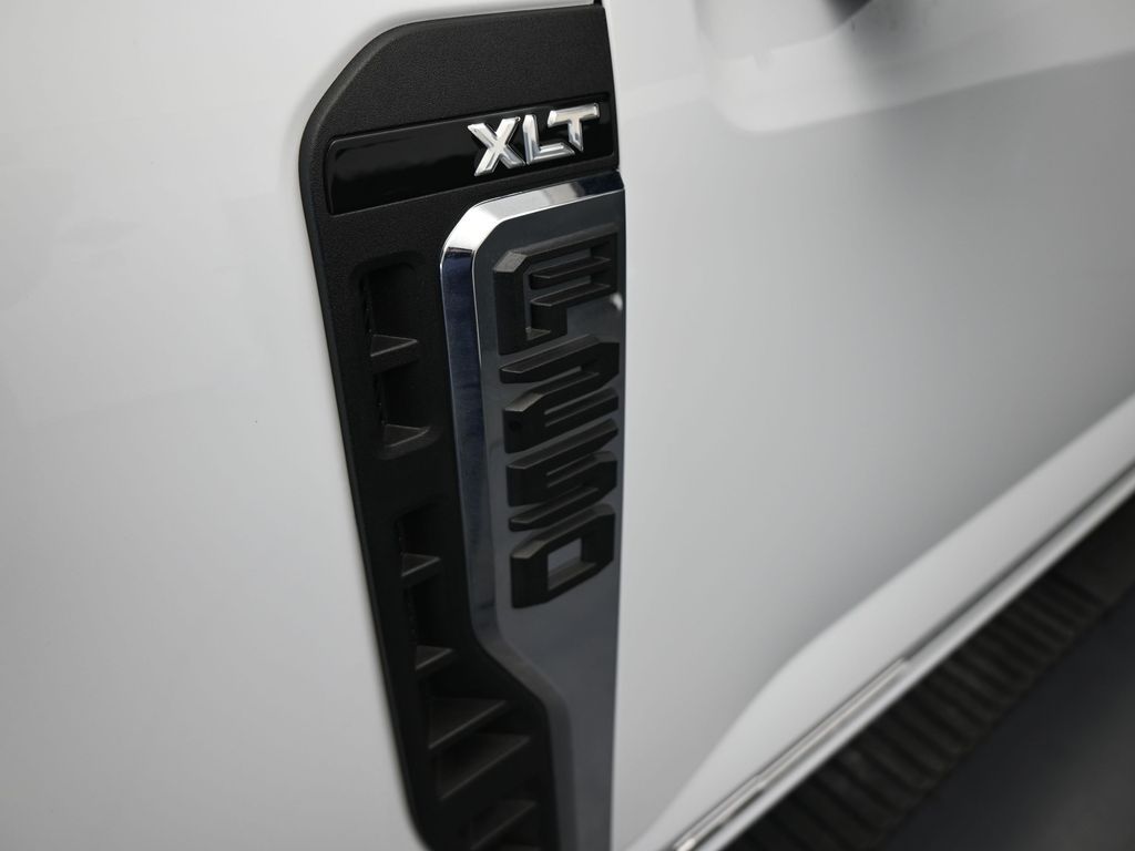 Used 2025 Oxford White Ford XLT image 48