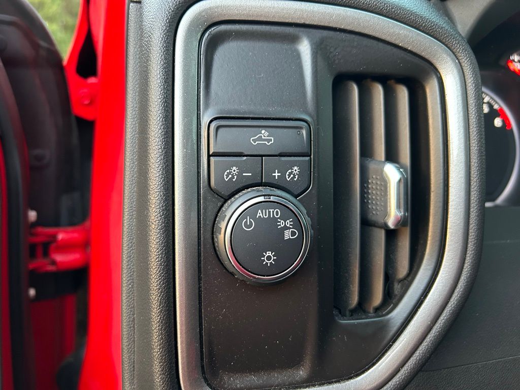Thumbnail: 2022 Chevrolet Silverado 1500 - 18