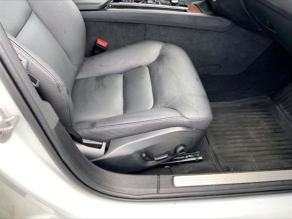 2025 Volvo V60 Cross Country — photo 36