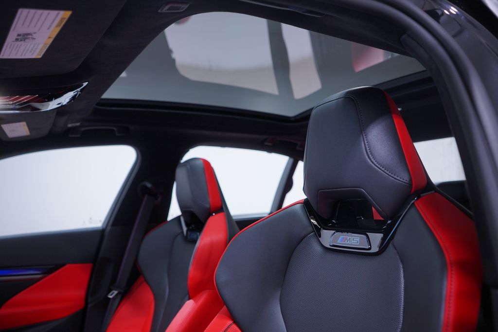 Thumbnail: 2026 BMW M5 - 8