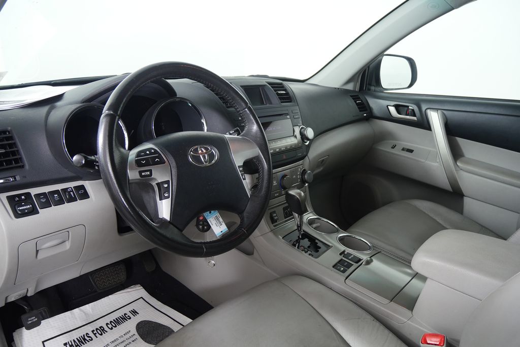 Thumbnail: 2012 Toyota Highlander - 8