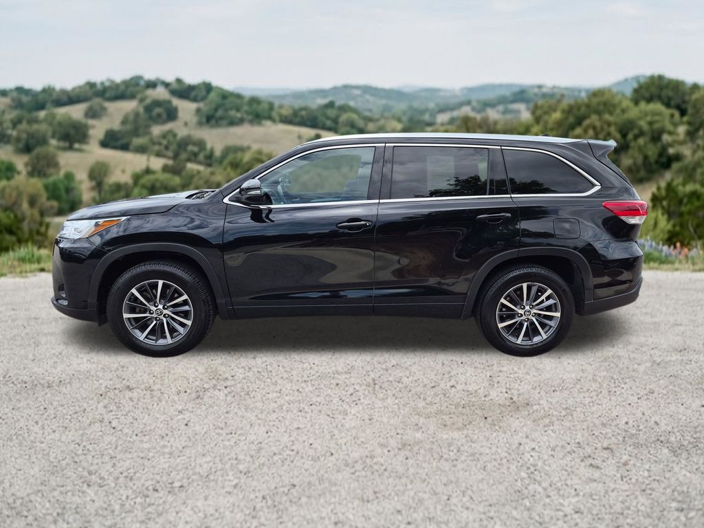 Used Car 2017 Toyota Highlander  Xle For Sale Under $20,000 In Austin, Texas