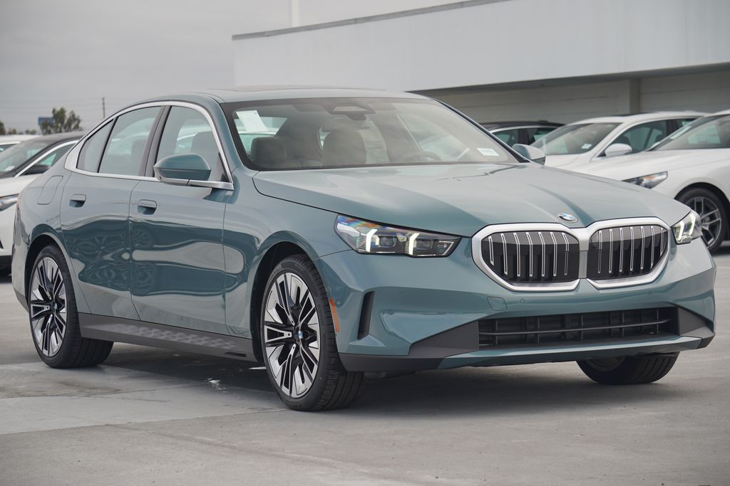 Thumbnail: 2025 BMW 5 Series - 3