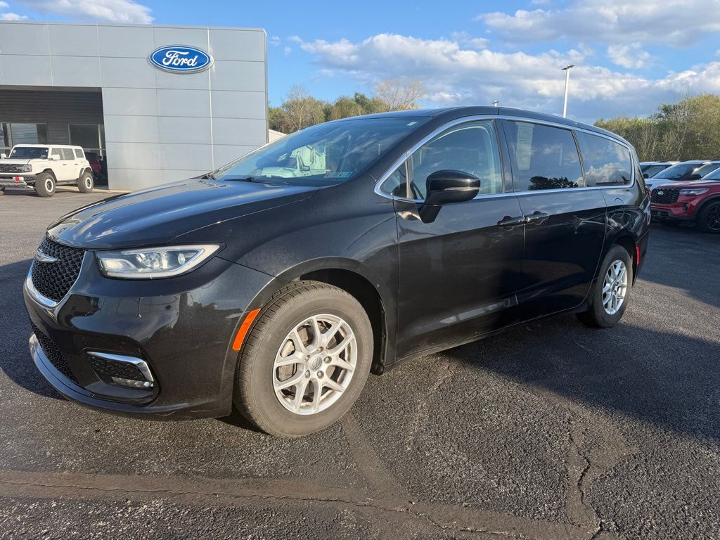2023 Chrysler Pacifica Touring L - 0