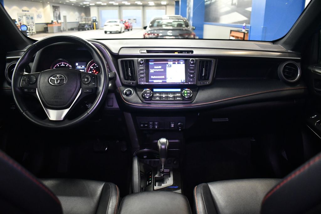 Thumbnail: 2018 Toyota RAV4 - 16